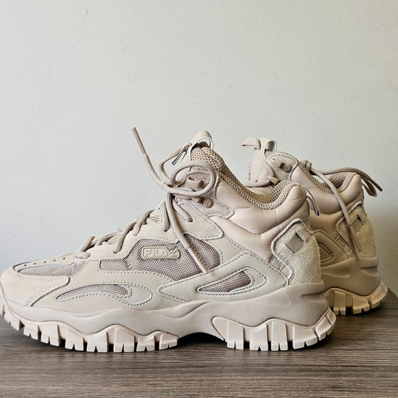 Fila Women's Ray Tracer 2 Mid Top Sneakers Size 6 NWT - Picture 1 of 7